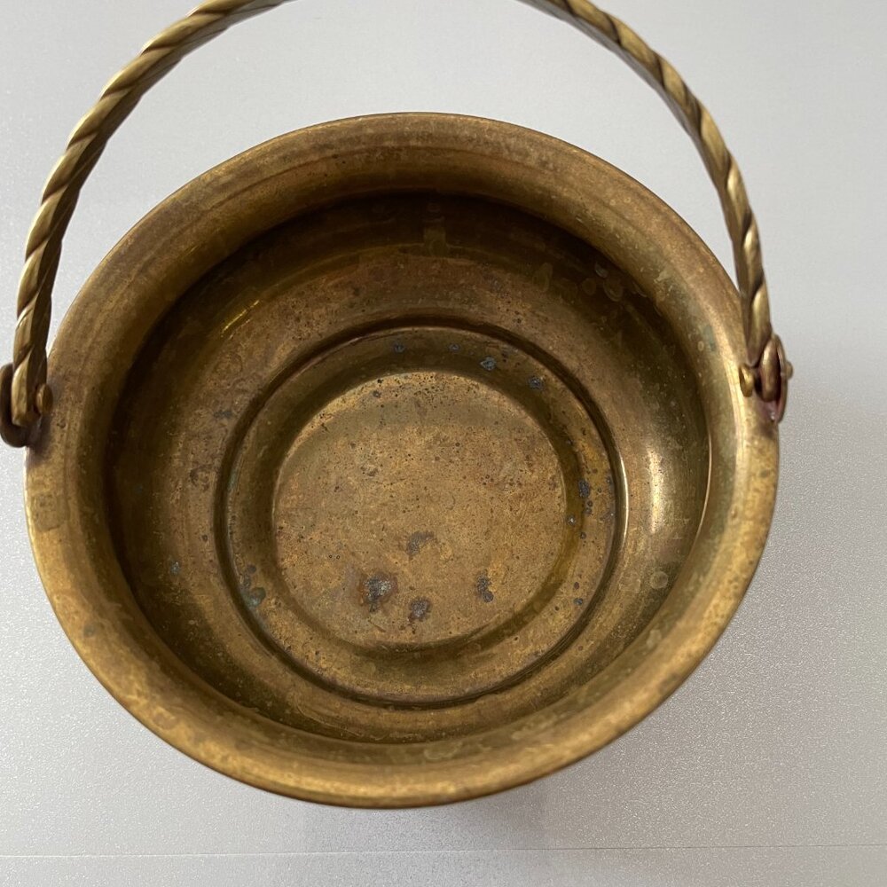 Small Brass Pot With Swing Handle - Picture 6 of 7